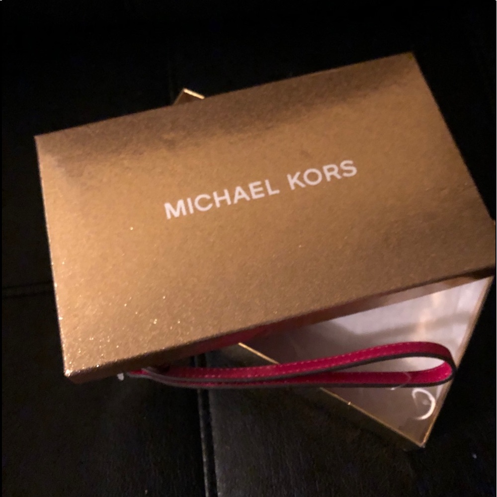 Michael Kors Multifunctional Wristlet